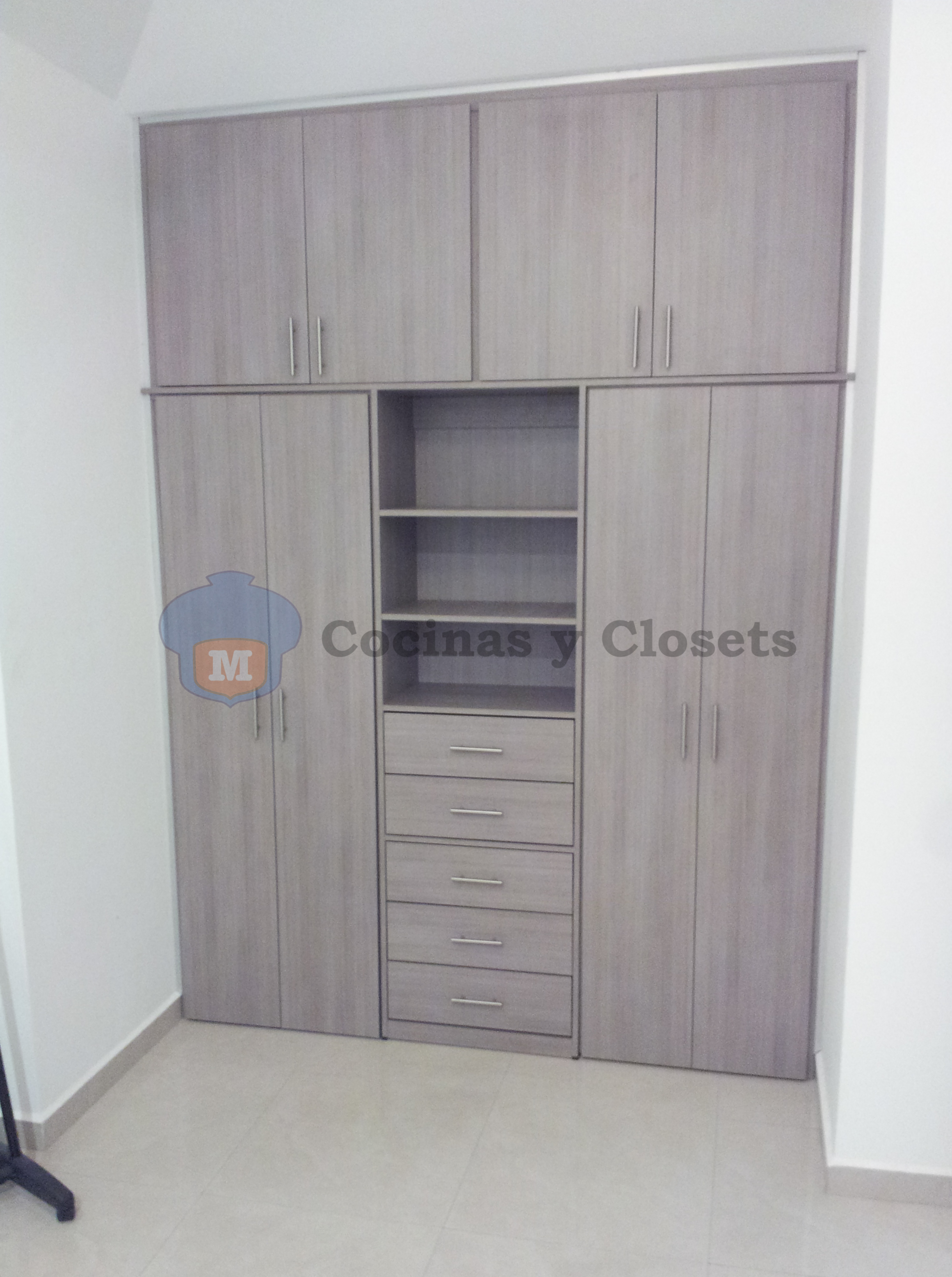 Closet Abatible 5